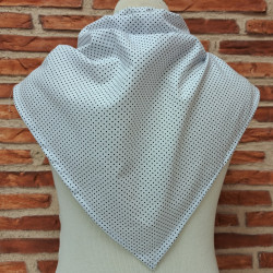 Pañuelo blanco puntos negros
